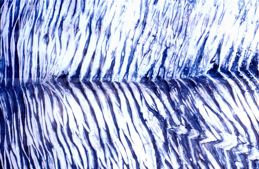 Immagini Stock - Fantasia Tie-dye Su Seta Bianca. Tessuti Per Pittura A  Mano - Batik Nodulare. Tintura Shibori.. Image 163029255
